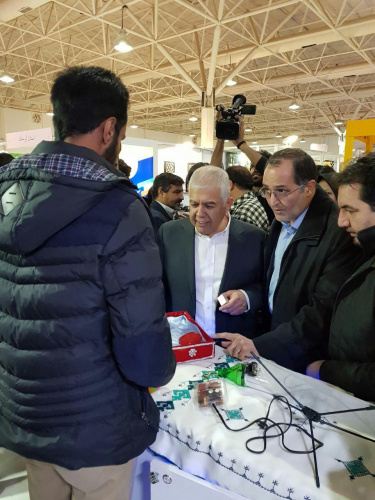 بازدید معاون پژوهش و فناوری و مدیر کل دفتر برنامه ریزی امور فناوری وزارت علوم، تحقیقات از غرفه دانشگاه جامع علمی کاربردی استان سیستان و بلوچستان