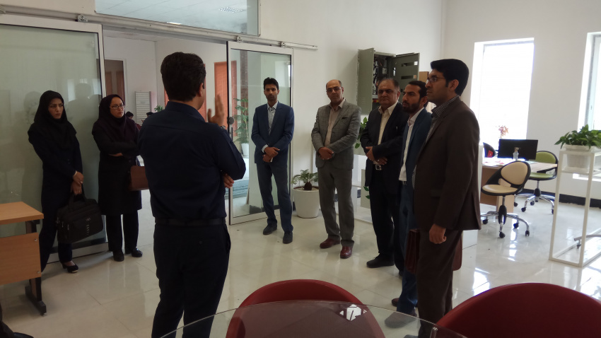 سرپرست، اساتید و کارکنان جهاد دانشگاهی زاهدان، از بخش های مختلف پارک علم و فناوری استان سیستان و بلوچستان بازدید نمودند