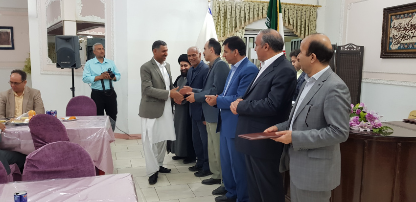به مناسبت بزرگداشت مقام شامخ معلم از اساتید برتر دانشگاه جامع علمی کاربردی استان سیستان و بلوچستان تقدیر شد