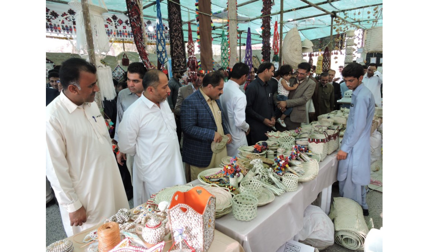 اولین نمایشگاه صنایع دستی و مواد غذایی در شهرستان چابهار به همت مرکز علمی کاربردی شهرداری چابهار برگزار شد