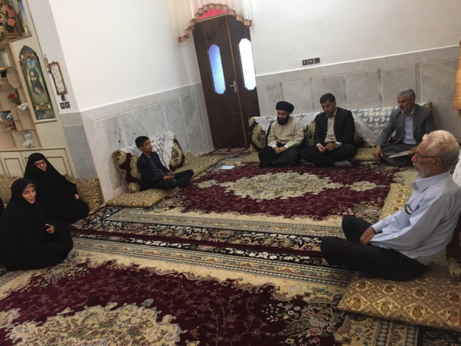 کارکنان دانشگاه جامع علمی کاربردی استان سیستان و بلوچستان با خانواده شهدای دانشگاه دیدار کردند