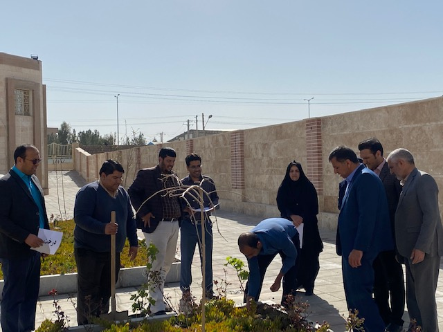 کاشت ۲۰ اصله نهال به مناسبت روز درختکاری در دانشگاه جامع علمی کاربردی استان سیستان و بلوچستان