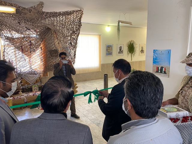 نمایشگاه نقاشی به مناسبت هفته دفاع مقدس توسط مرکز علمی کاربردی شهرداری زاهدان افتتاح شد